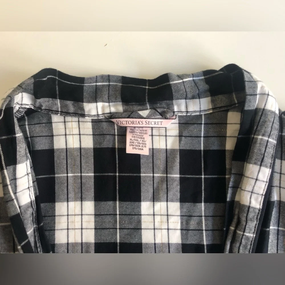 Victoria's Secret plaid kimono-style Lounge Robe Black White Size: XL/ XXL